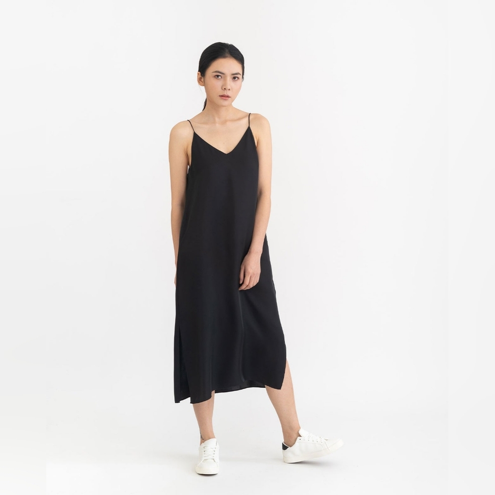 Grana Silk V Neck Slip Dress In Black Size S
